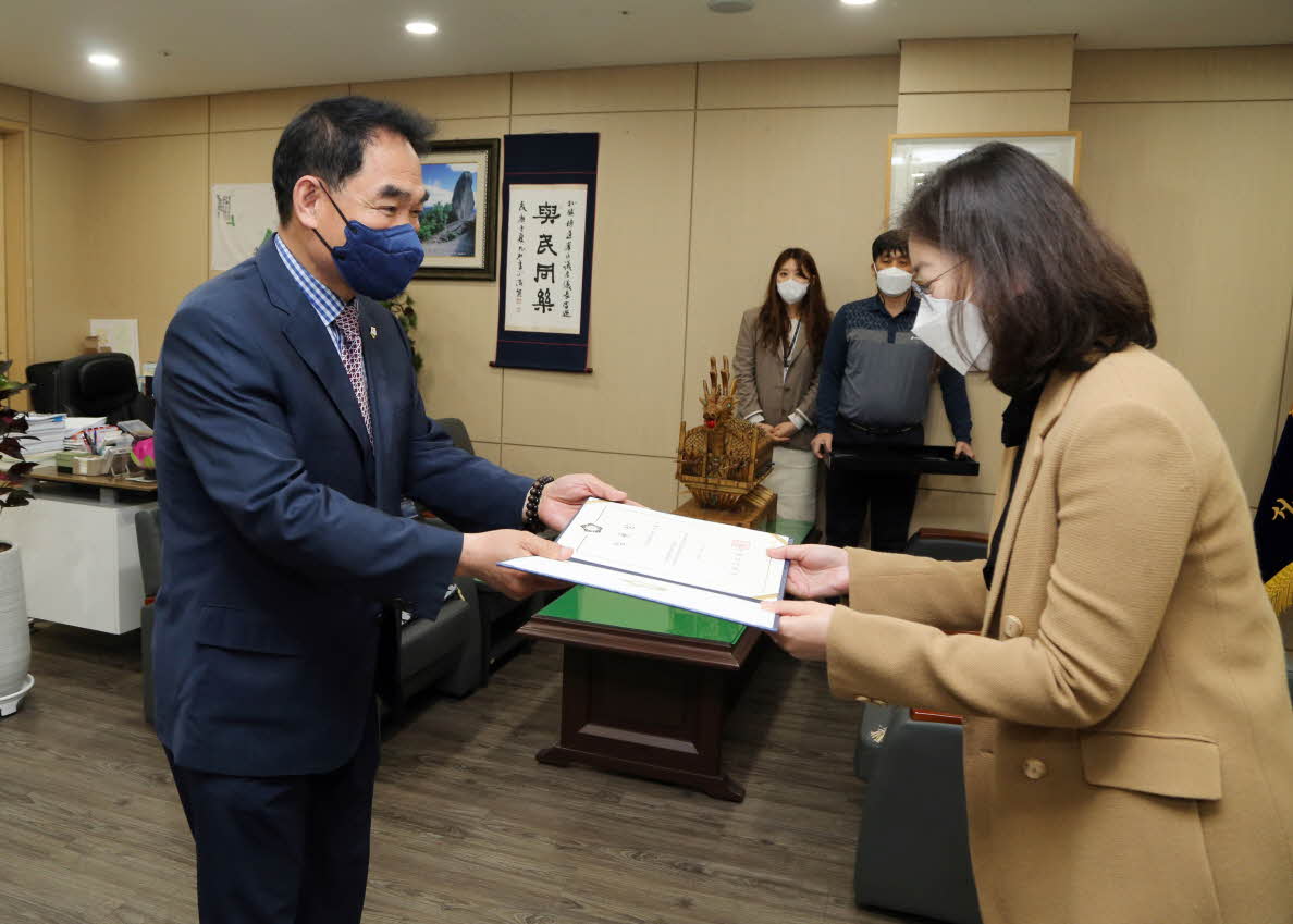 도봉구의회, 행정기획전문위원 임용장 수여식 가져 - 1