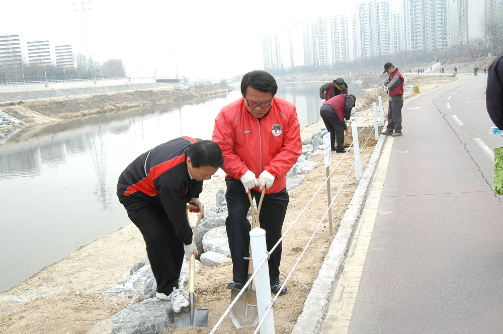 2012 세계물의 날 기념 중랑천 정화활동 - 3