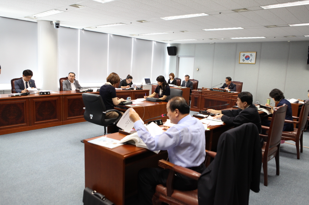 제240회 도봉구의회 정례회중 예산결산특별위원회 - 8