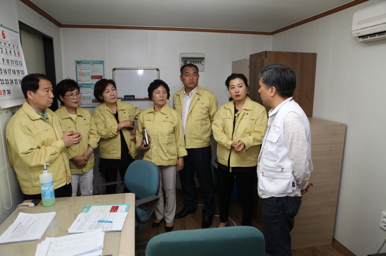 메르스 임시진료소 격려 방문 - 4