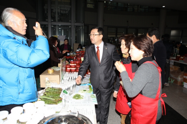 설맞이 농·축·수산물 직거래장터 개장
