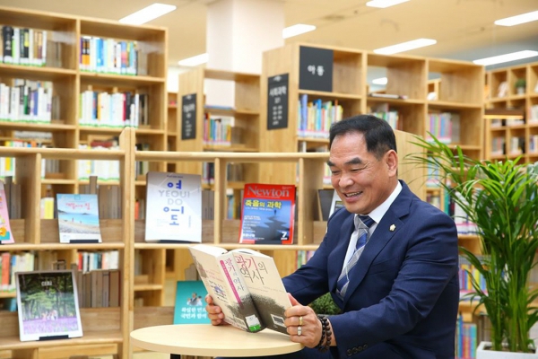 도봉구의회, 박진식 의장 행복나래울 도서관을 방문
