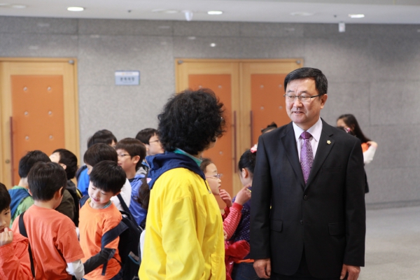 자운초등학교 3학년 학생 의회 방문