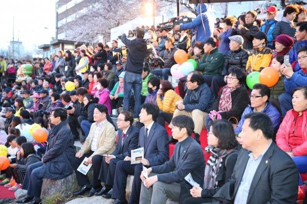우이천 벚꽃길 등축제