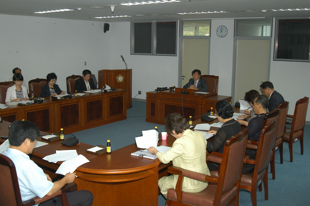  도봉구의회 의원총회, 2012년도 의정비 동결 결정 - 1