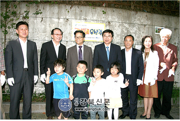 이웃들의 작품을 한 눈에 ‘개나리 우산길’ 개장(서울강북신문