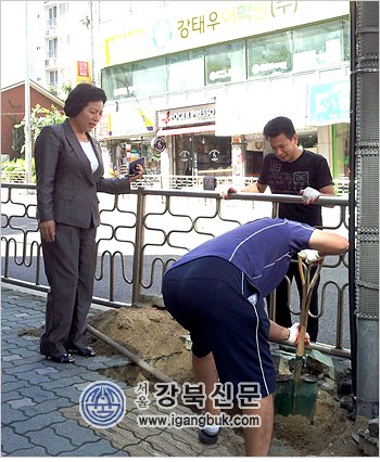 “쌍문4동 주민센터 찾기 쉬워졌다”(서울강북신문