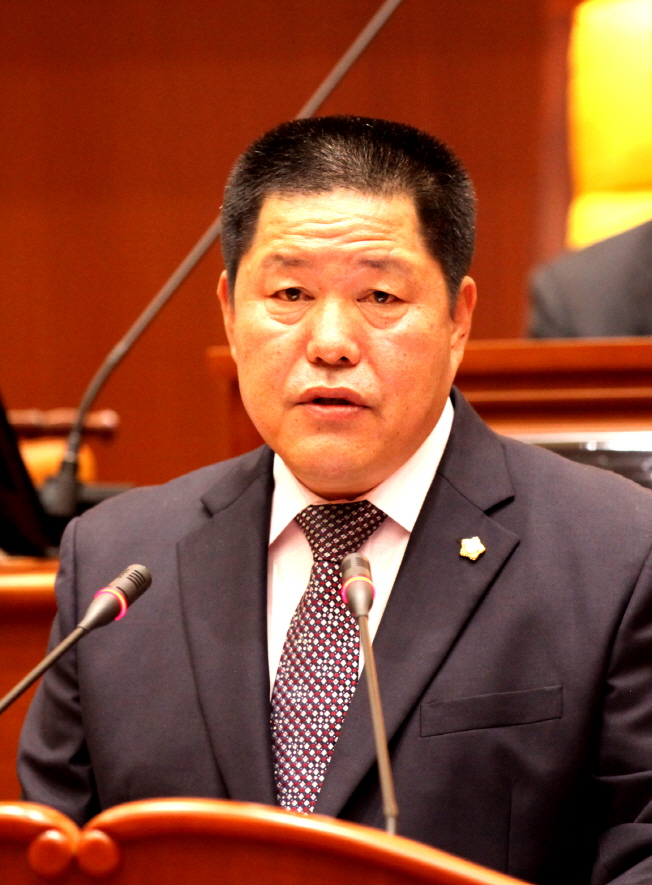 통행 불편 주는 자전거 도로 폐지해야(동북일보