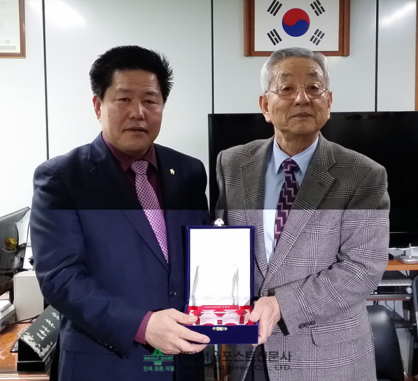 이성희 안병건 의원 감사패 받아(서울포스트신문